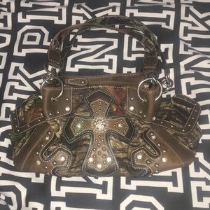 Blazin Roxx bling camo purse